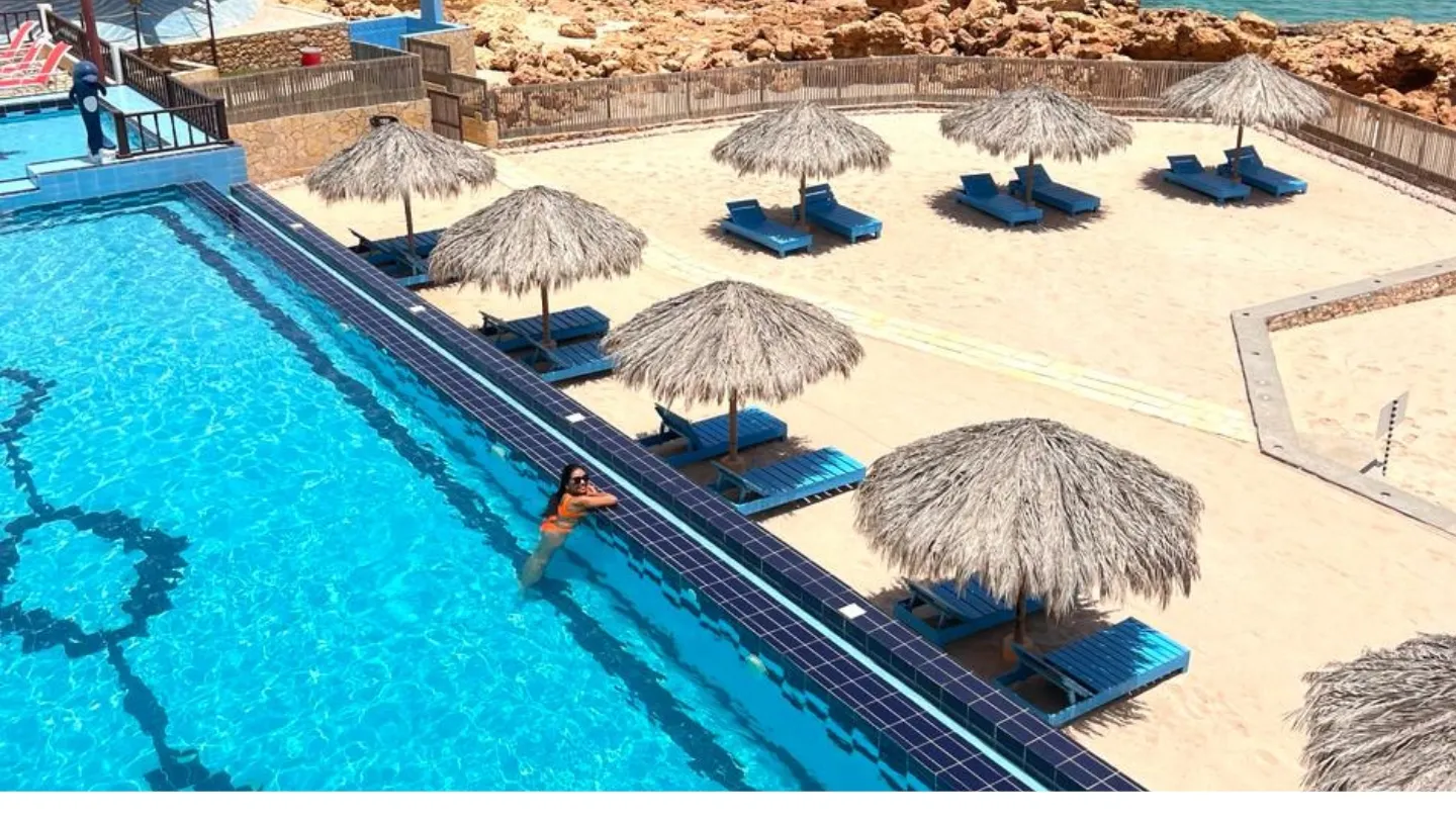 Hotel mit Pool und Strand